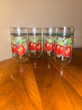Vintage Apples Casuals Glassware By China Pearl Set of  4 Apple Tumblers 16 Oz